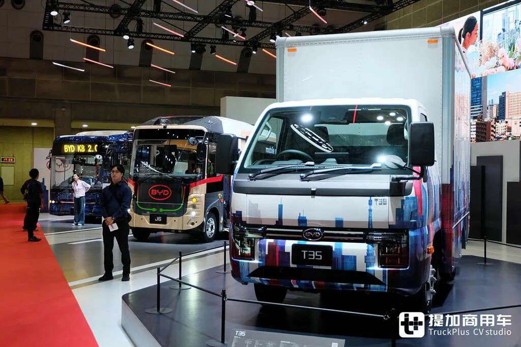 T35纯电动小卡全球首发，J6定制版生活巴士抢眼，比亚迪商用车闪耀2025日本移动出行展