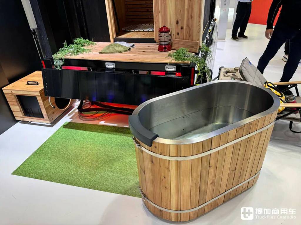 T35纯电动小卡全球首发，J6定制版生活巴士抢眼，比亚迪商用车闪耀2025日本移动出行展