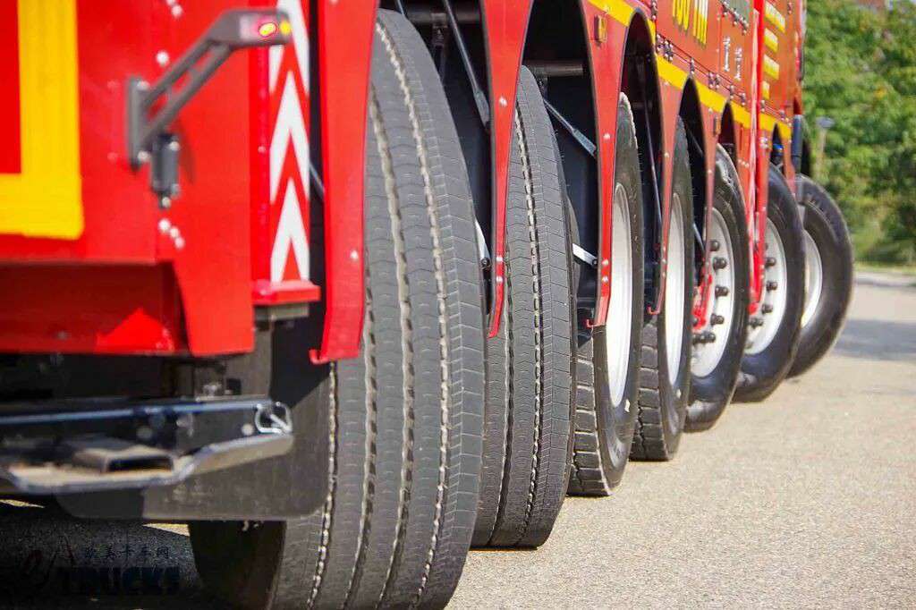 七轴14×4底盘！搭载660匹V8发动机，这台斯堪尼亚R 660 XT起重机不一般！