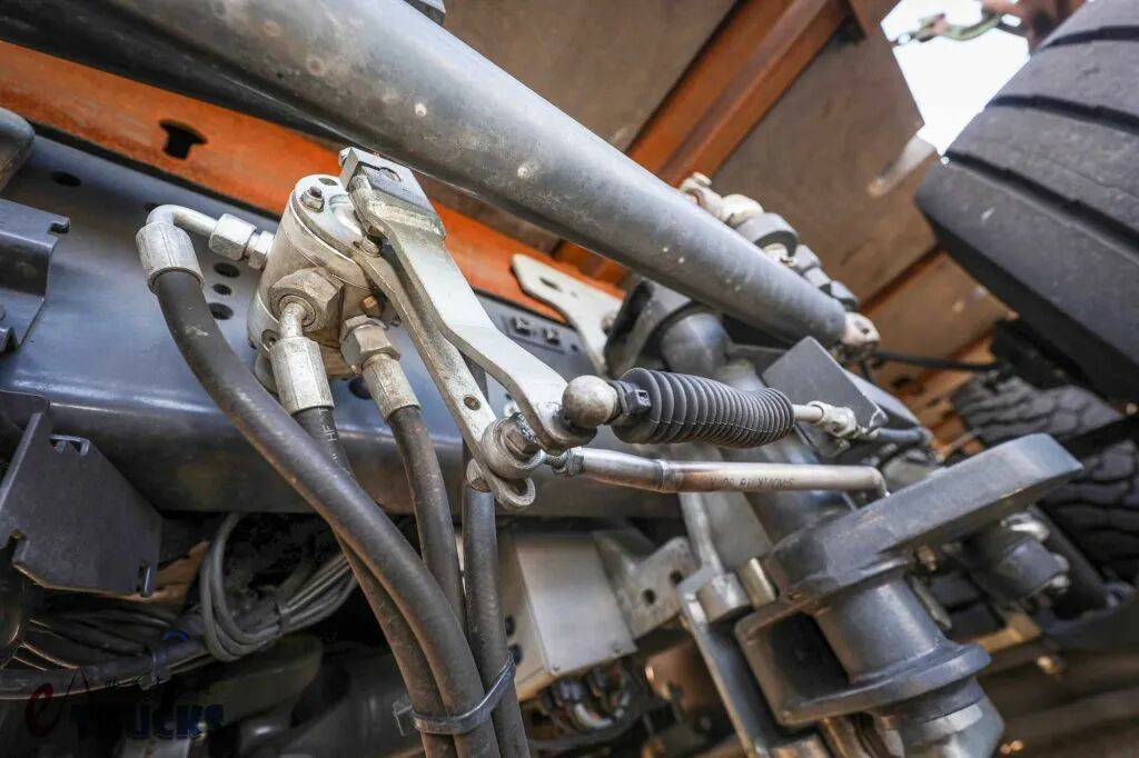 七轴14×4底盘！搭载660匹V8发动机，这台斯堪尼亚R 660 XT起重机不一般！