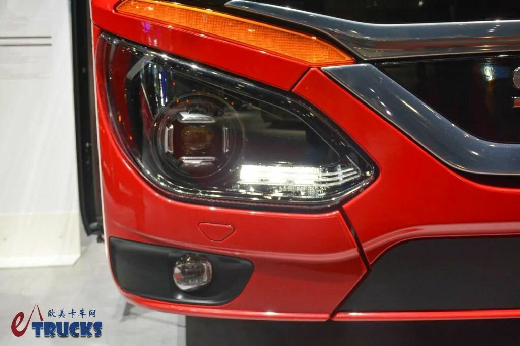 双层豪华大巴巅峰水准！厨房卫生间全都有？赛特拉S 531 DT双层巴士实拍