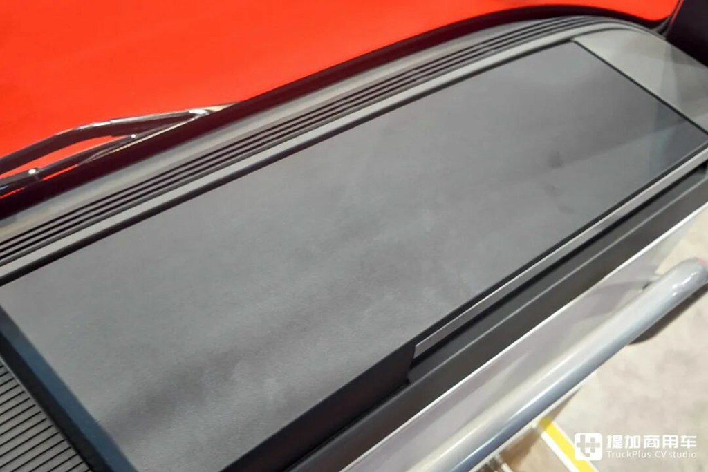 首发亮相2025Busworld展会，锚定欧洲城际通勤市场，比亚迪B12.b HF纯电动客车实力几何?