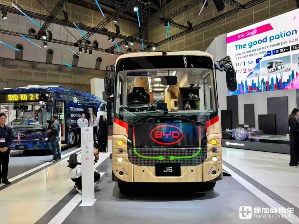 T35纯电动小卡全球首发，J6定制版生活巴士抢眼，比亚迪商用车闪耀2025日本移动出行展