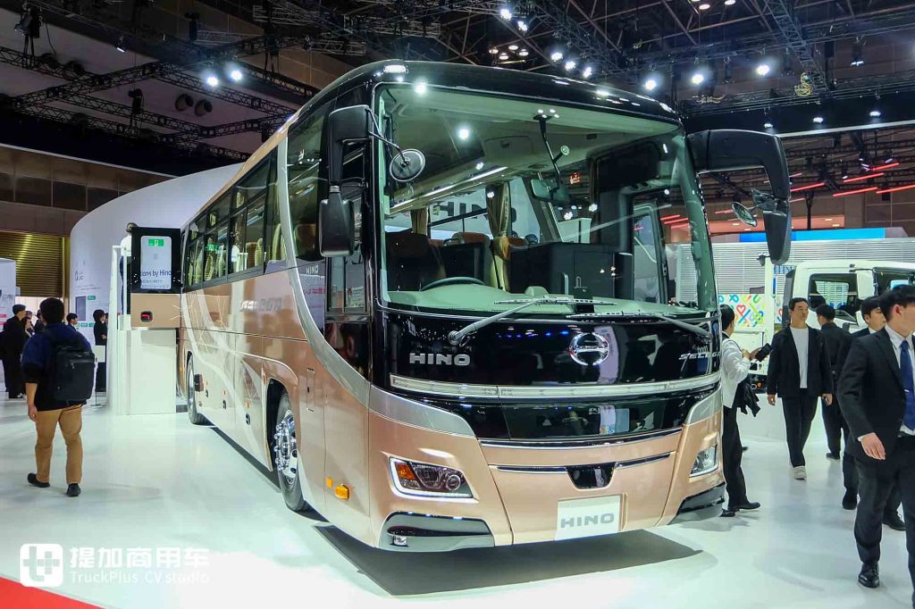 它是日系旗舰旅游巴士？20年来首次外观更新，日本实拍新款日野Selega