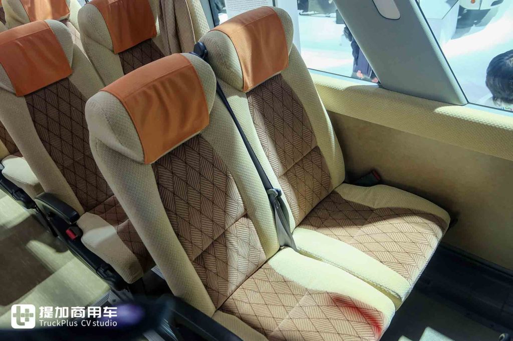 它是日系旗舰旅游巴士？20年来首次外观更新，日本实拍新款日野Selega