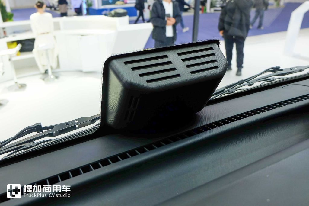 颠覆传统新能源轻卡！低风阻楔形车身+超大驾驶室，江淮1卡坤鹏ET9到底有何不一样？