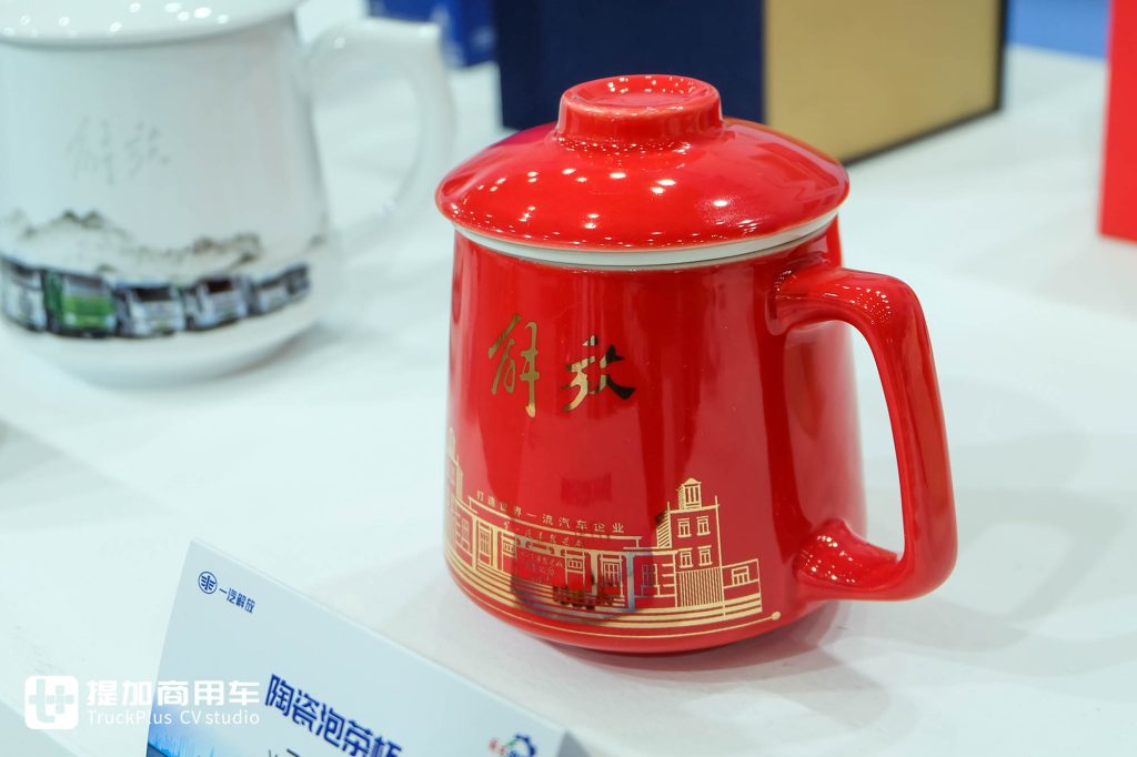 2025武汉车展｜5款新能源卡车亮相，还有30+文创产品？带您逛一汽解放展台