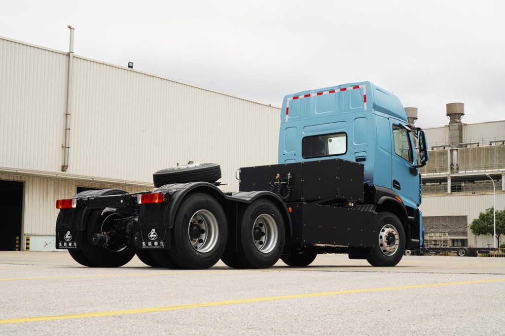 每公里电耗1.1度的秘密：乘龙翼威5为何成为重卡新标杆