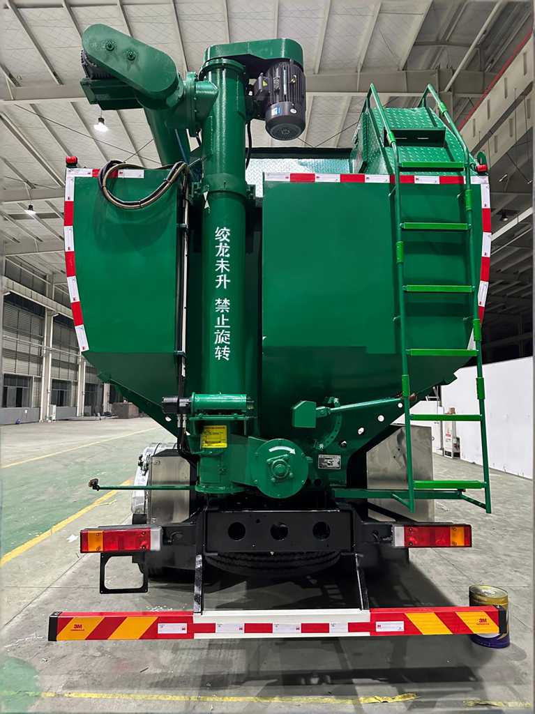 巨能装还巨省油，乘龙H5 8x4散装饲料运输车助卡友赚大钱