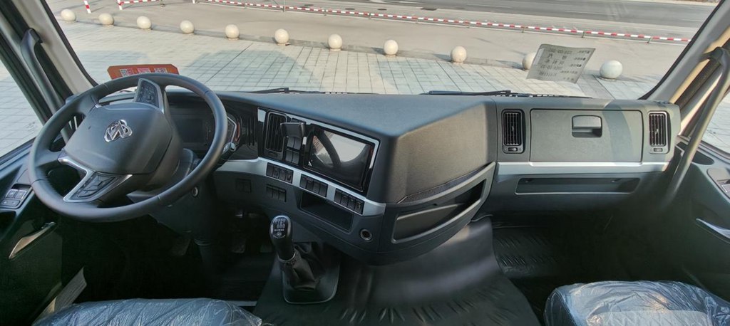 巨能装还巨省油，乘龙H5 8x4散装饲料运输车助卡友赚大钱