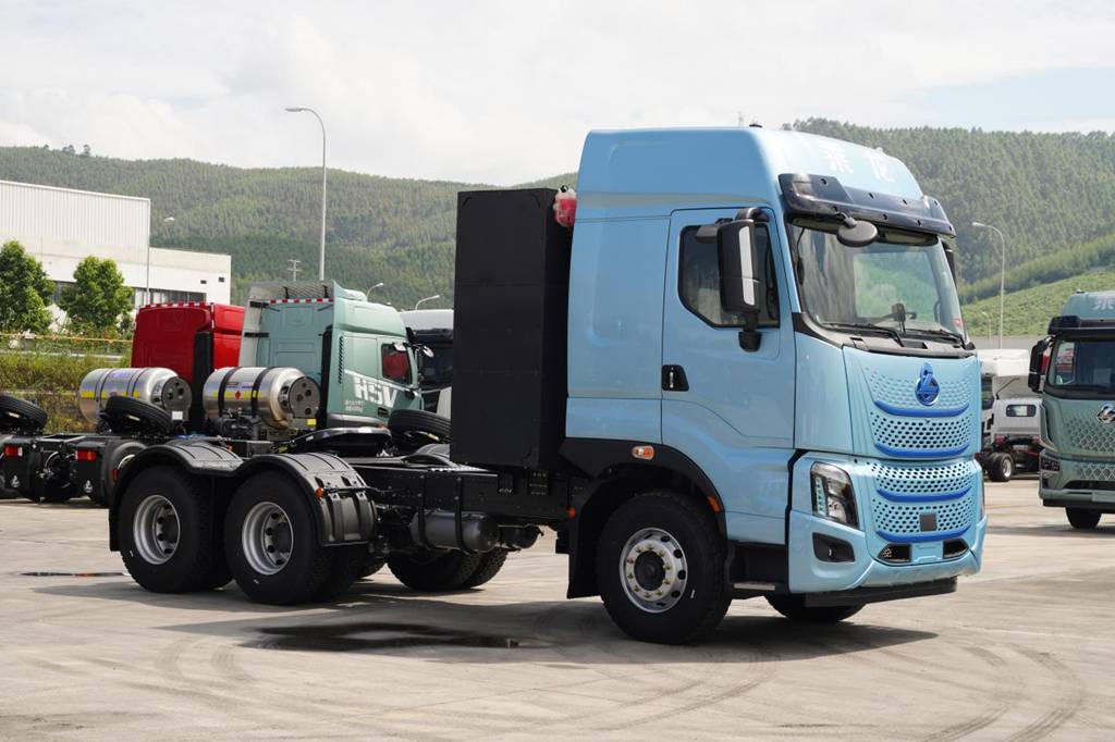 600度超大电量！这台乘龙纯电牵引车让卡友告别续航焦虑