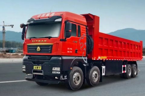 中国重汽汕德卡新能源自卸车——工地“定心丸”，稳住大场面