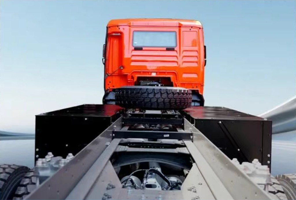 中国重汽汕德卡新能源自卸车——工地“定心丸”，稳住大场面