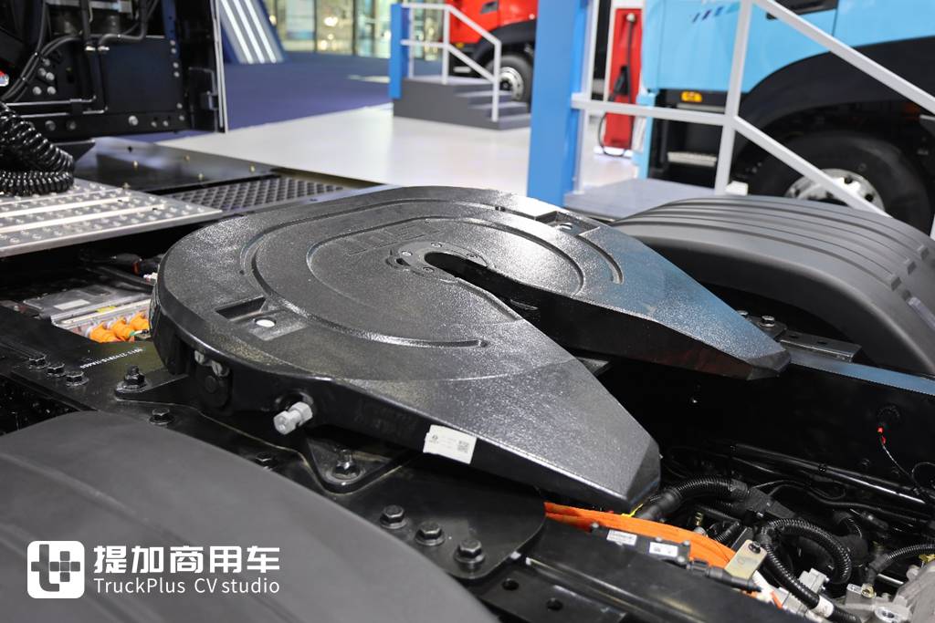 欧洲人抢着要的国产氢能半挂，续航超700km，欧洲版东风天龙GX氢燃料电池牵引车实拍