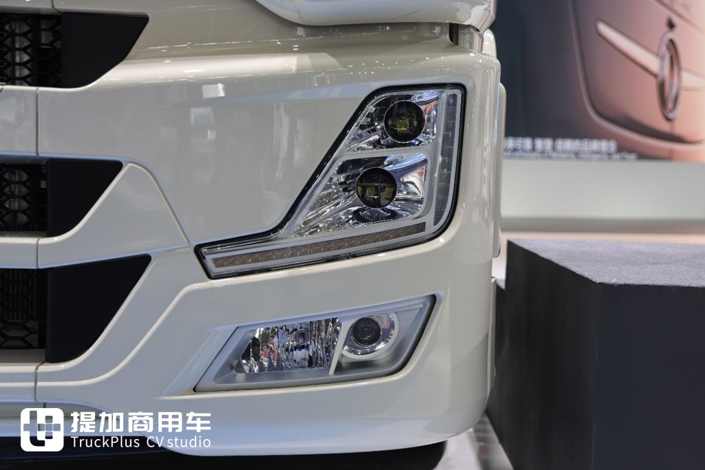 欧洲人抢着要的国产氢能半挂，续航超700km，欧洲版东风天龙GX氢燃料电池牵引车实拍