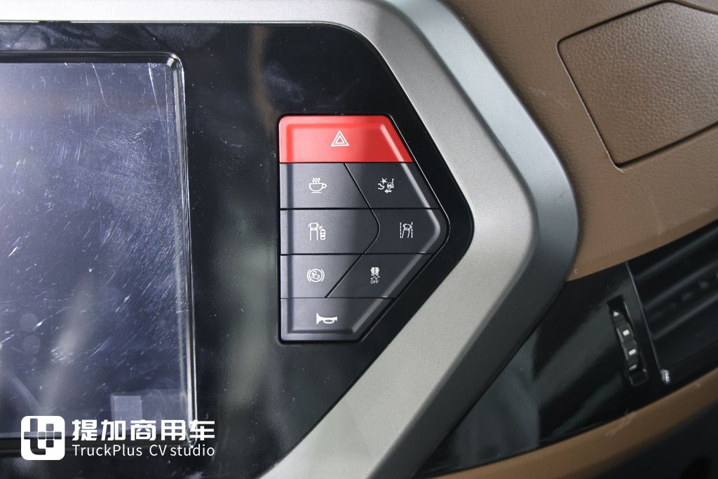 欧洲人抢着要的国产氢能半挂，续航超700km，欧洲版东风天龙GX氢燃料电池牵引车实拍