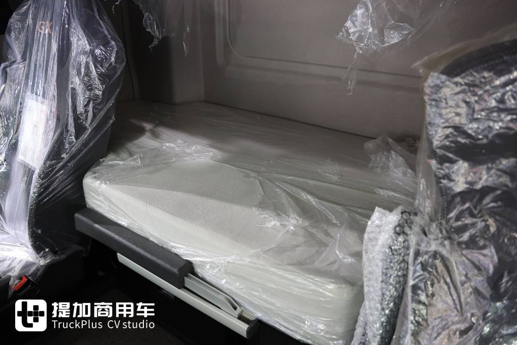 欧洲人抢着要的国产氢能半挂，续航超700km，欧洲版东风天龙GX氢燃料电池牵引车实拍