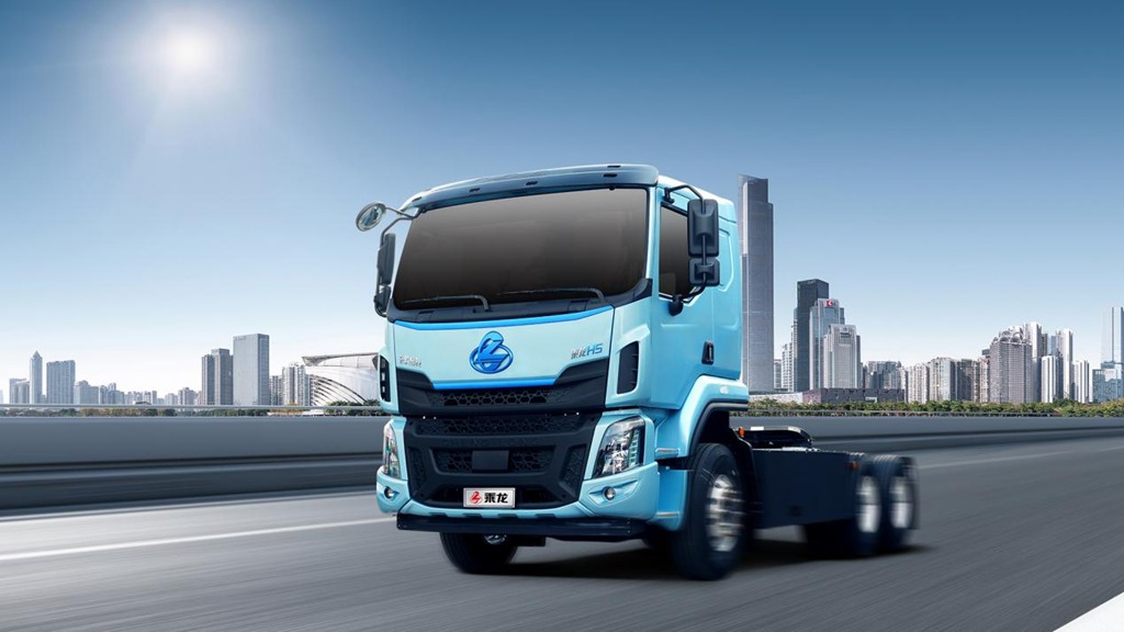 每趟多拉1.1吨，乘龙H5超轻版纯电牵引车助您“轻盈”创富