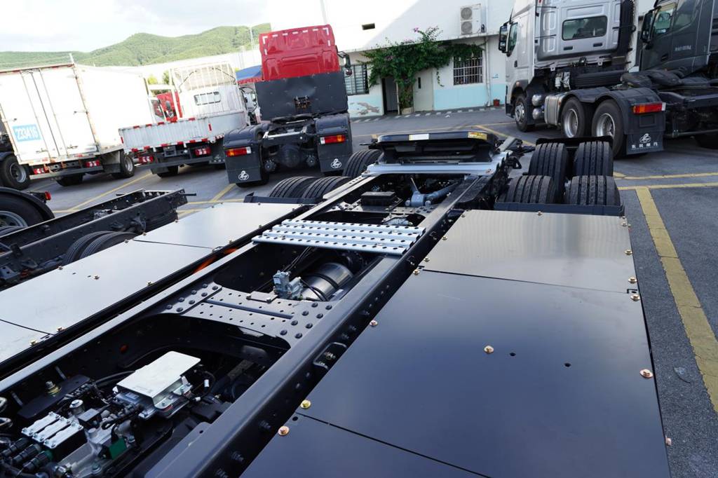 每趟多拉1.1吨，乘龙H5超轻版纯电牵引车助您“轻盈”创富