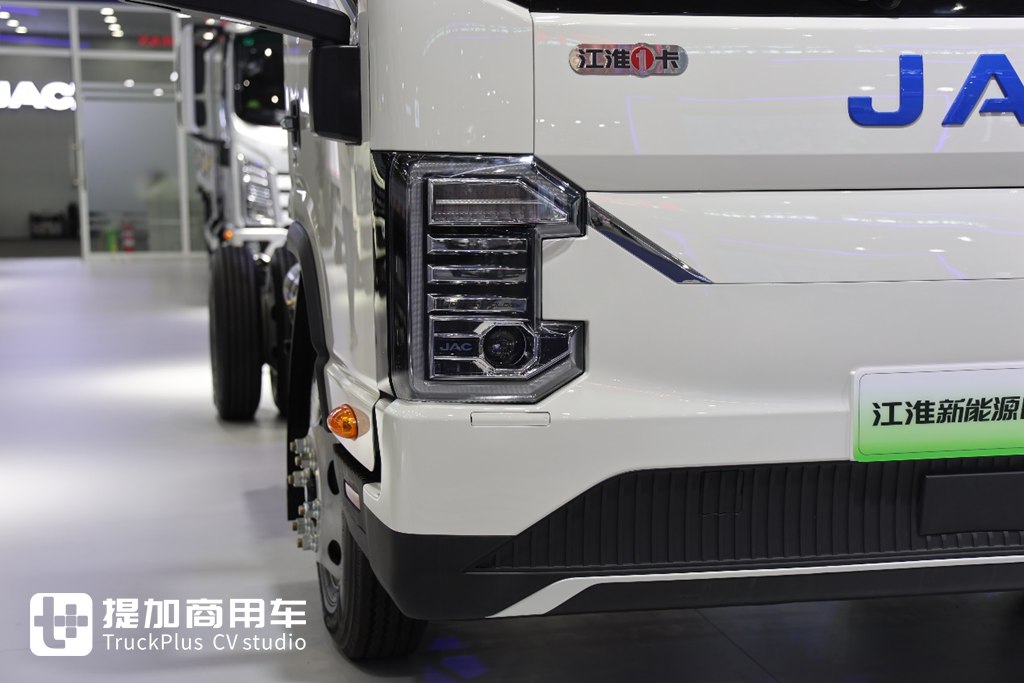 再次亮相2025武汉车展，带你看江淮帅铃ES9为何称得上是旗舰电动轻卡