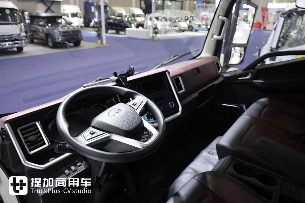 再次亮相2025武汉车展，带你看江淮帅铃ES9为何称得上是旗舰电动轻卡