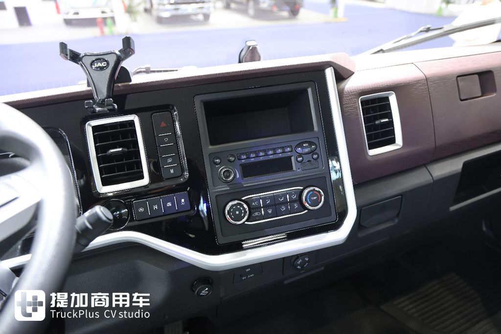 再次亮相2025武汉车展，带你看江淮帅铃ES9为何称得上是旗舰电动轻卡