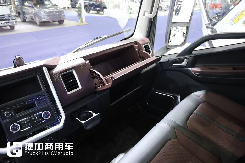 再次亮相2025武汉车展，带你看江淮帅铃ES9为何称得上是旗舰电动轻卡