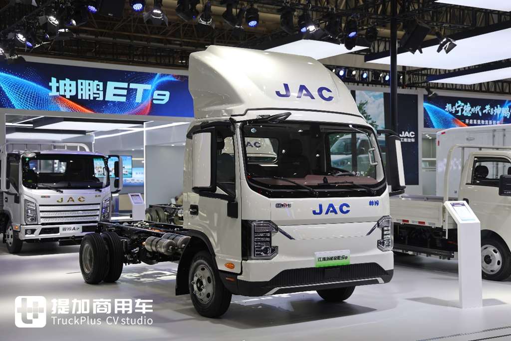 再次亮相2025武汉车展，带你看江淮帅铃ES9为何称得上是旗舰电动轻卡