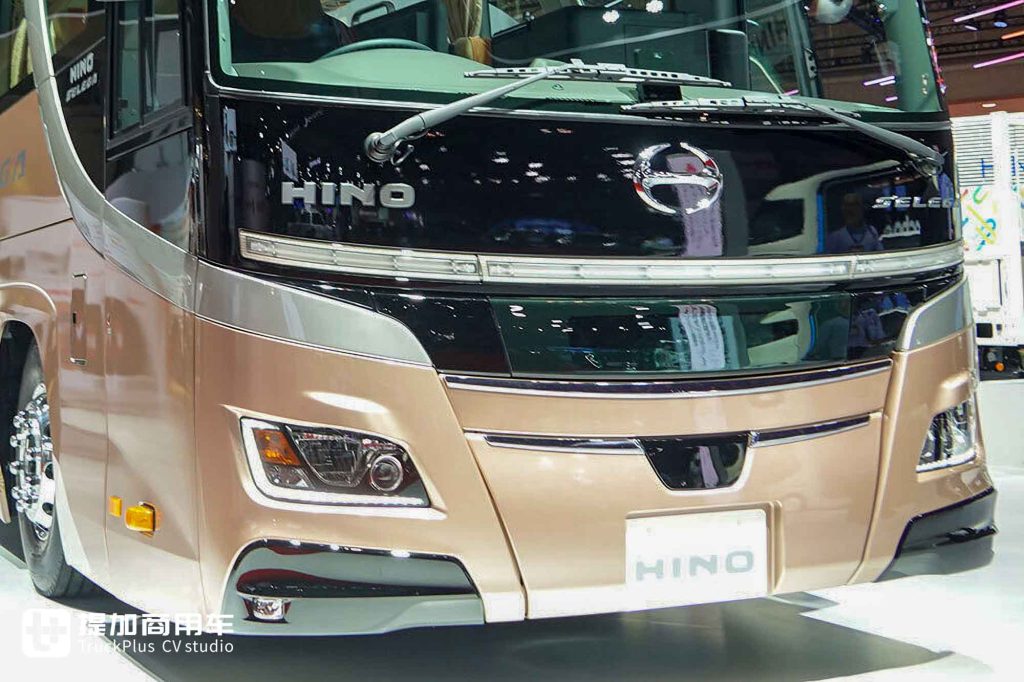 它是日系旗舰旅游巴士？20年来首次外观更新，日本实拍新款日野Selega