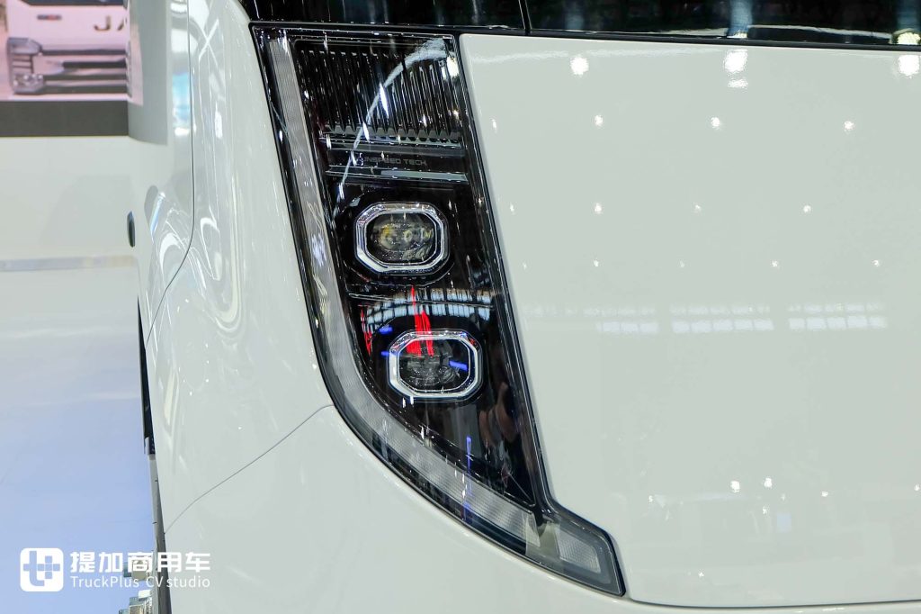 颠覆传统新能源轻卡！低风阻楔形车身+超大驾驶室，江淮1卡坤鹏ET9到底有何不一样？