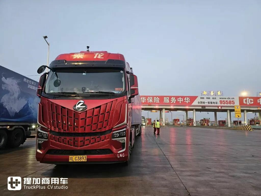 乘龙HK燃气牵引车穿越新疆，新疆各种极限路测下，它的表现如何？