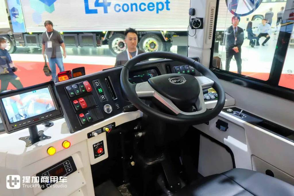 城市客车爆改移动办公室！比亚迪J6定制版Living Car亮相，这配置真不错