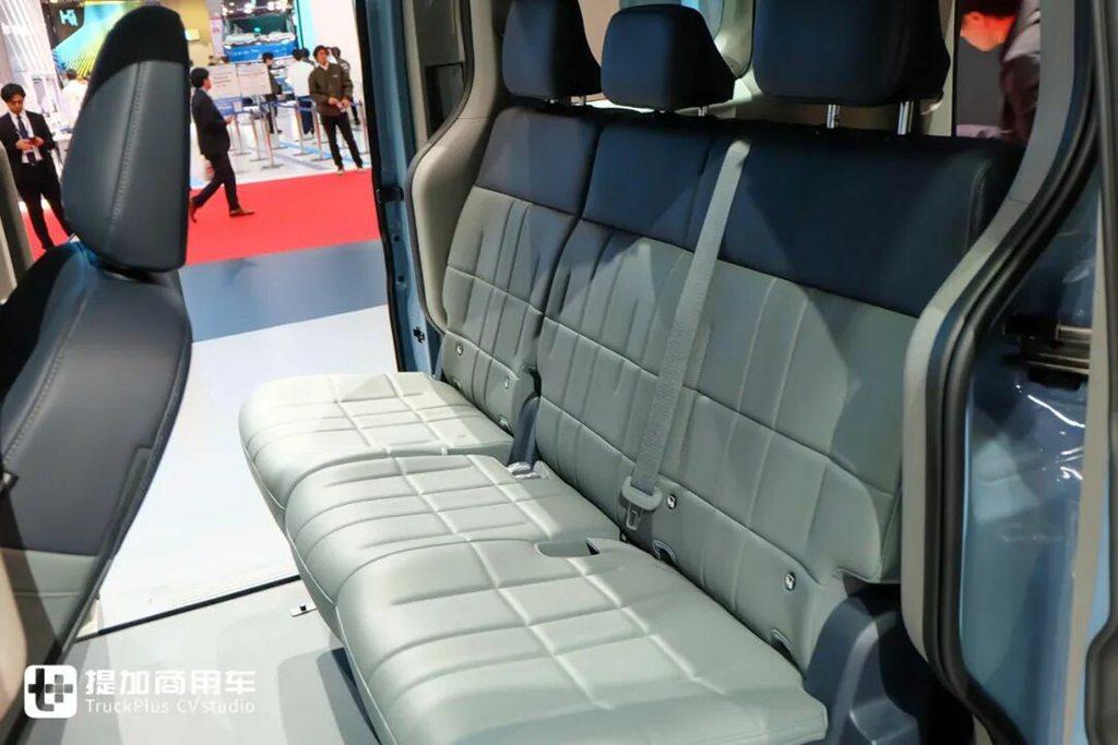 起亚的电动VAN车，客运货运全满足！起亚PV5登陆日本市场，实拍带你看实力几何