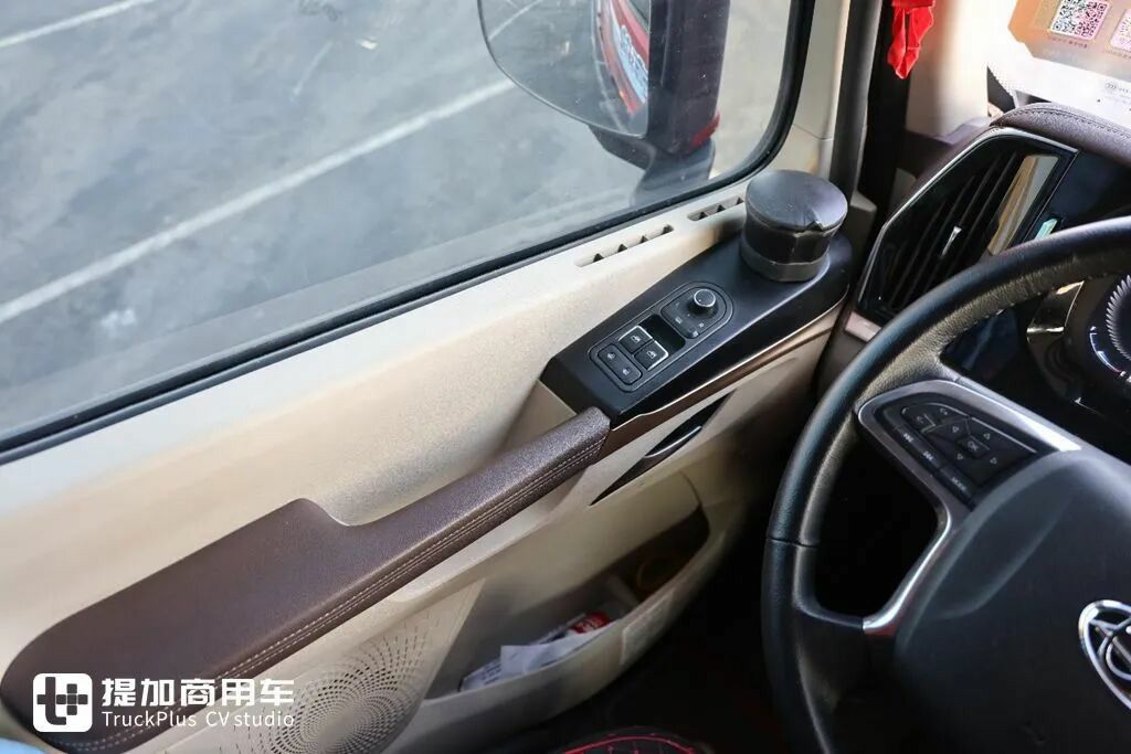 乘龙HK燃气牵引车穿越新疆，新疆各种极限路测下，它的表现如何？