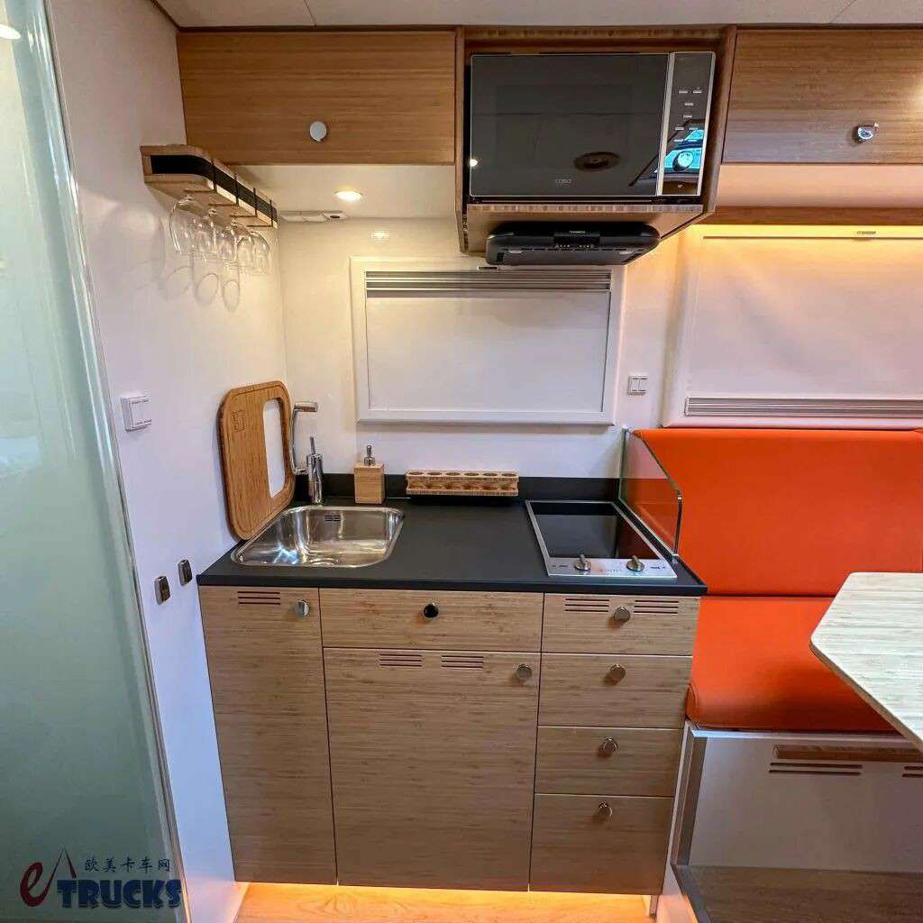 这才是男人的大玩具！曼恩HX军用卡车底盘打造，Bliss Mobil越野房车实拍