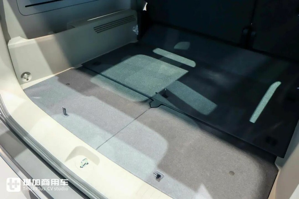 起亚的电动VAN车，客运货运全满足！起亚PV5登陆日本市场，实拍带你看实力几何