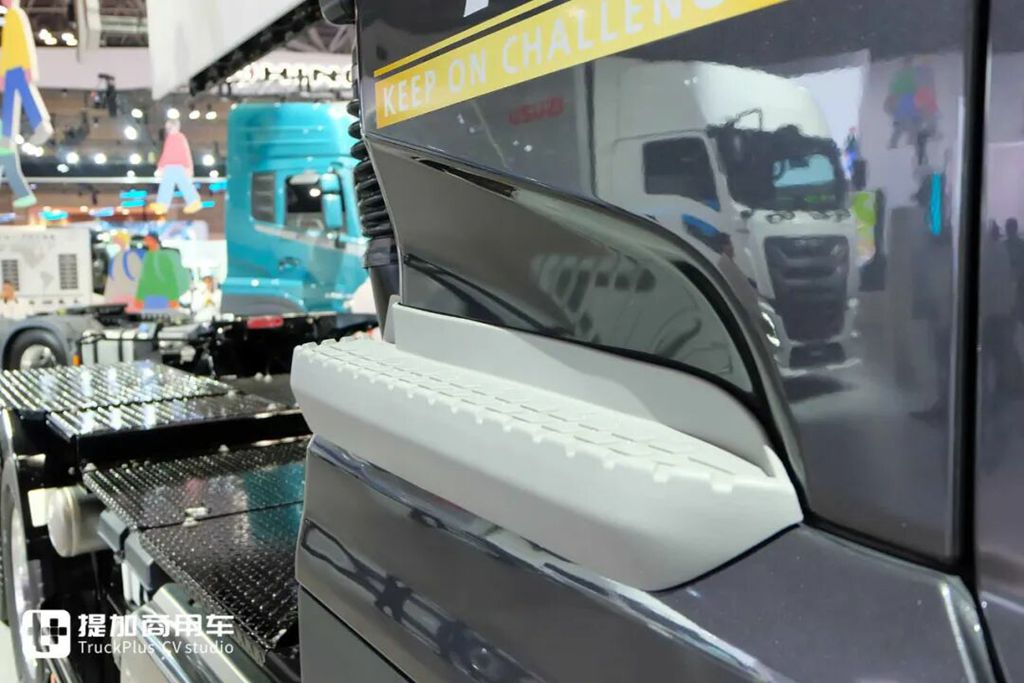 曾是东风天龙的“兄弟”，日产柴还记得吗？今年恰逢诞生90周年，还推出了一款UD Quon纪念版牵引车！