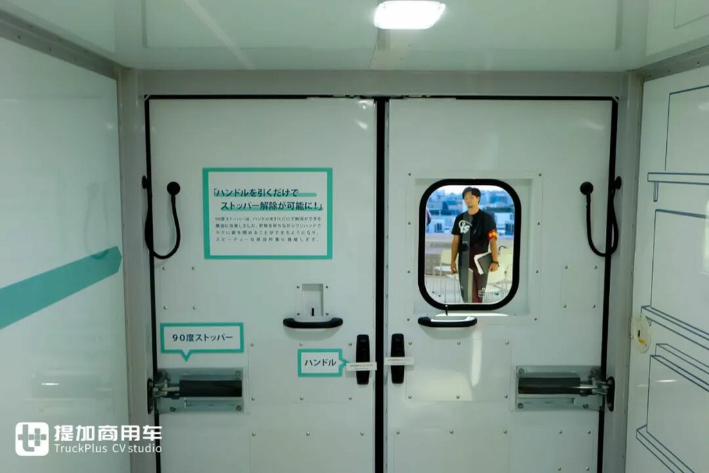 2025日本移动出行展｜达喀尔拉力赛车、新一代豪华巴士亮相，HINO日野现场展车实拍