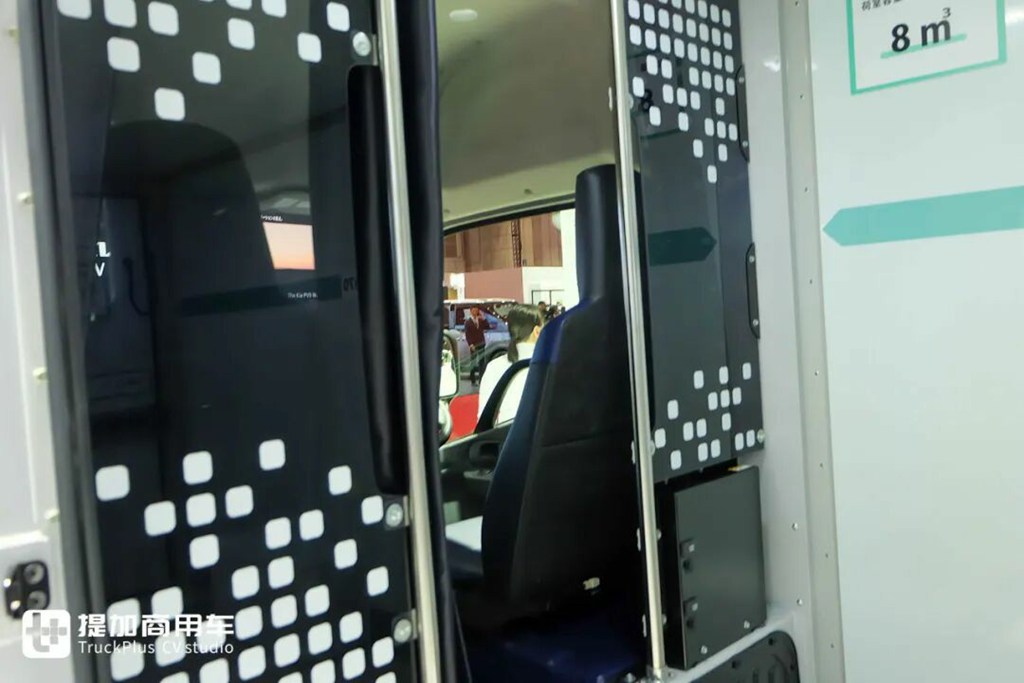 2025日本移动出行展｜达喀尔拉力赛车、新一代豪华巴士亮相，HINO日野现场展车实拍