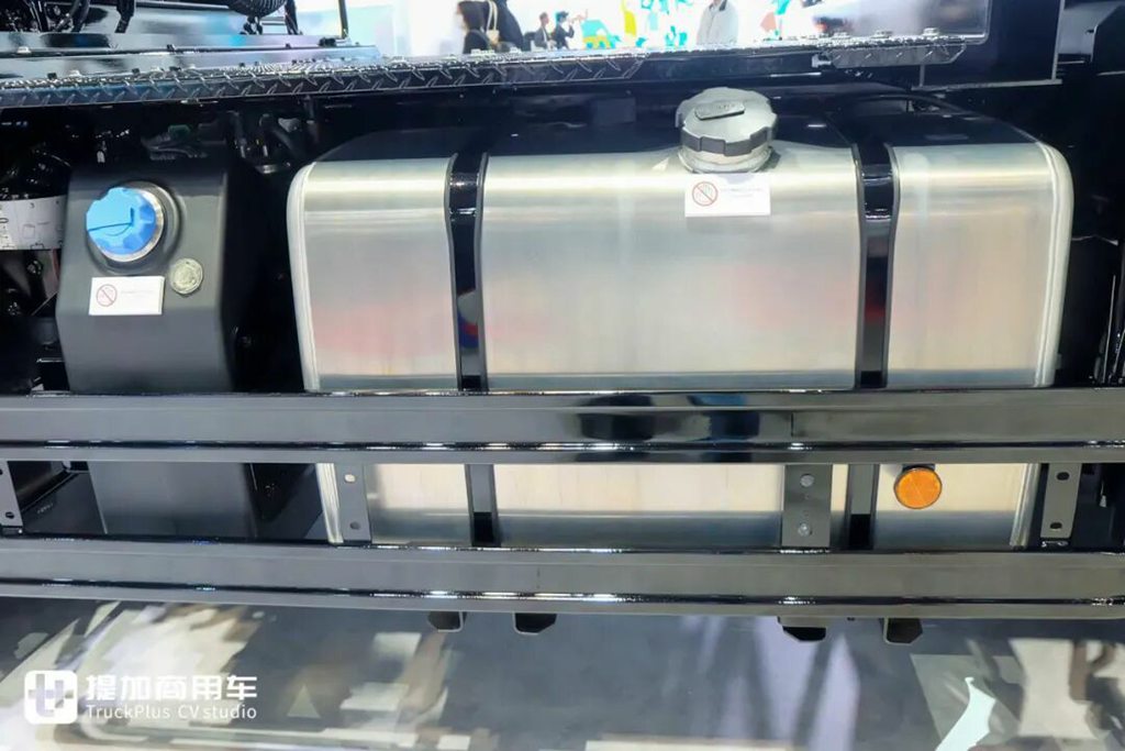 曾是东风天龙的“兄弟”，日产柴还记得吗？今年恰逢诞生90周年，还推出了一款UD Quon纪念版牵引车！