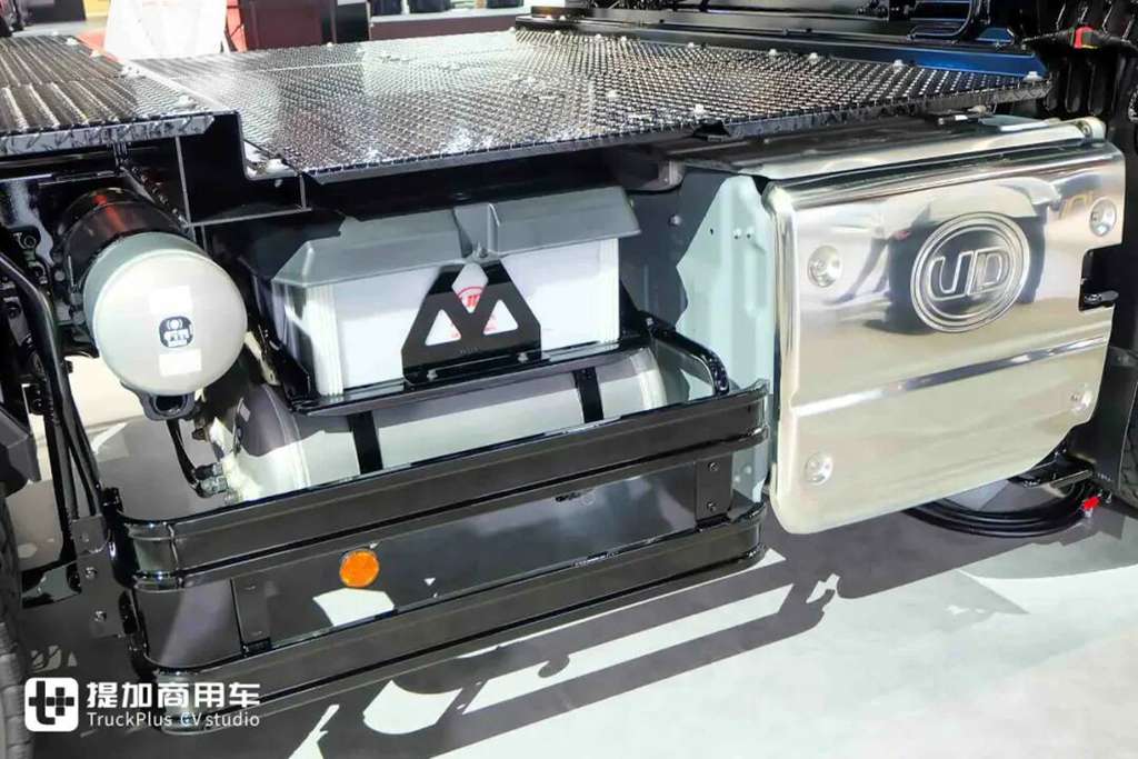 曾是东风天龙的“兄弟”，日产柴还记得吗？今年恰逢诞生90周年，还推出了一款UD Quon纪念版牵引车！