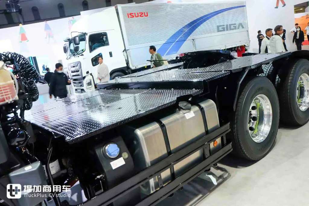 曾是东风天龙的“兄弟”，日产柴还记得吗？今年恰逢诞生90周年，还推出了一款UD Quon纪念版牵引车！