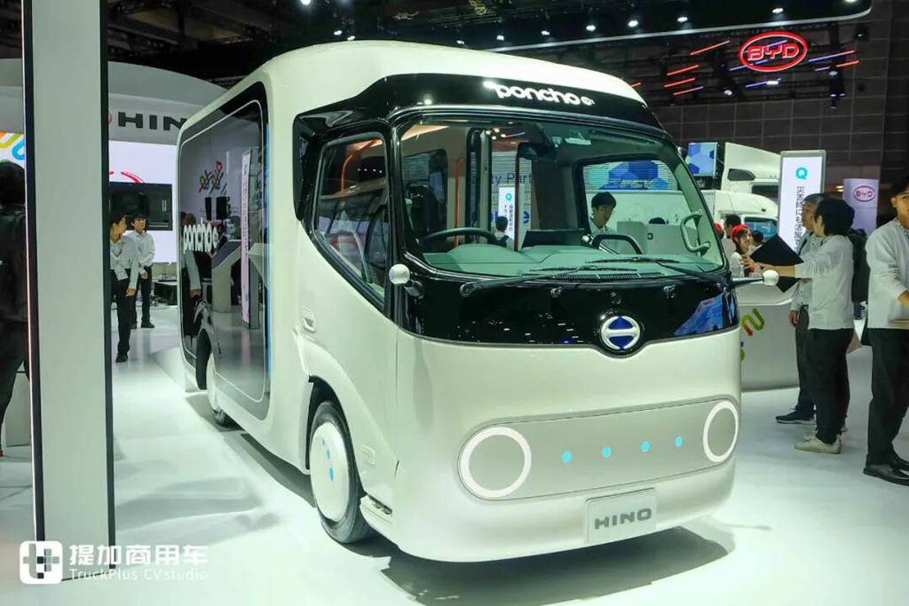 2025日本移动出行展｜达喀尔拉力赛车、新一代豪华巴士亮相，HINO日野现场展车实拍