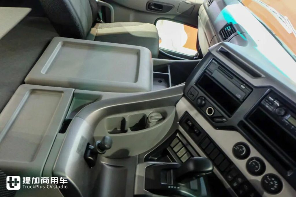 曾是东风天龙的“兄弟”，日产柴还记得吗？今年恰逢诞生90周年，还推出了一款UD Quon纪念版牵引车！