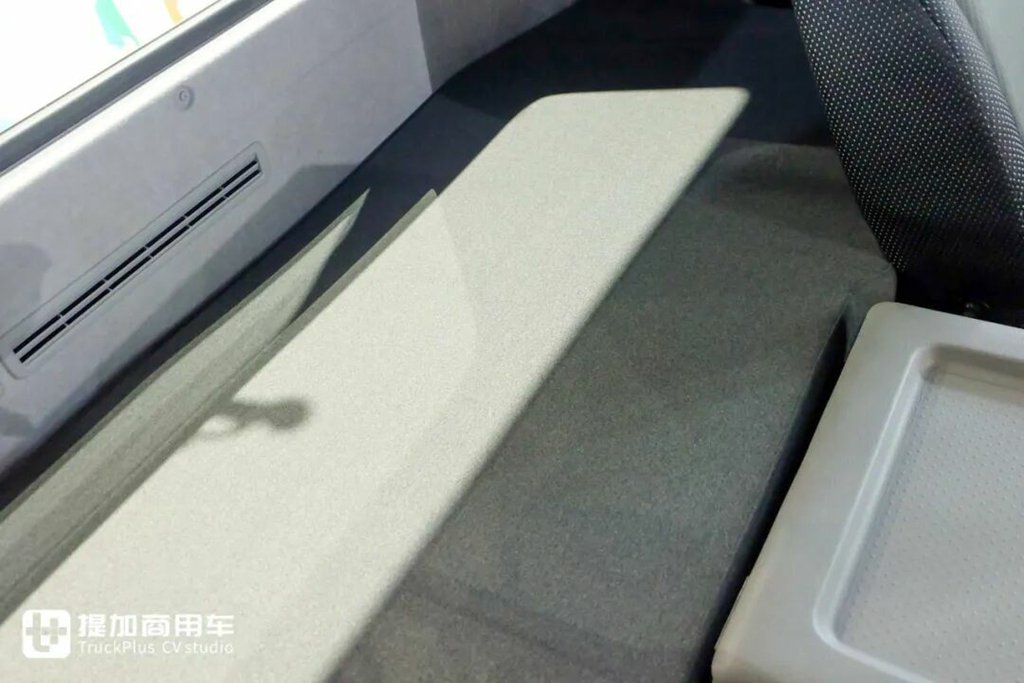 曾是东风天龙的“兄弟”，日产柴还记得吗？今年恰逢诞生90周年，还推出了一款UD Quon纪念版牵引车！