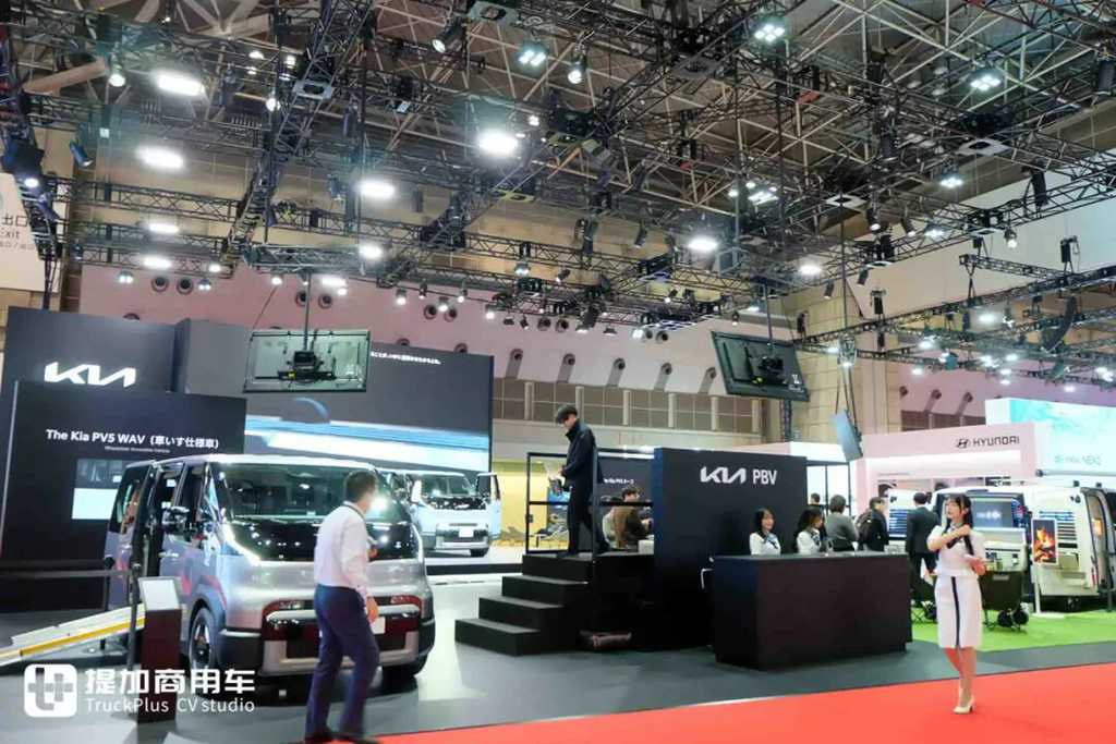 起亚的电动VAN车，客运货运全满足！起亚PV5登陆日本市场，实拍带你看实力几何