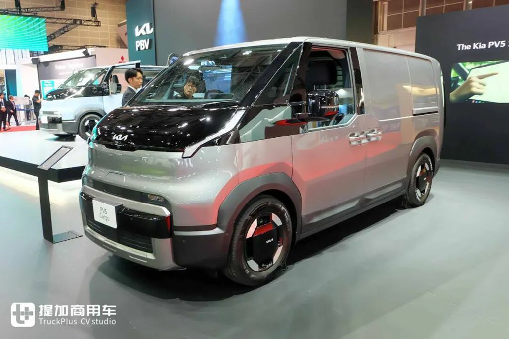 起亚的电动VAN车，客运货运全满足！起亚PV5登陆日本市场，实拍带你看实力几何