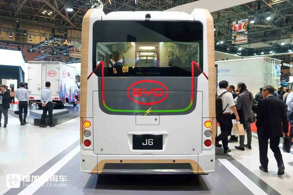 城市客车爆改移动办公室！比亚迪J6定制版Living Car亮相，这配置真不错