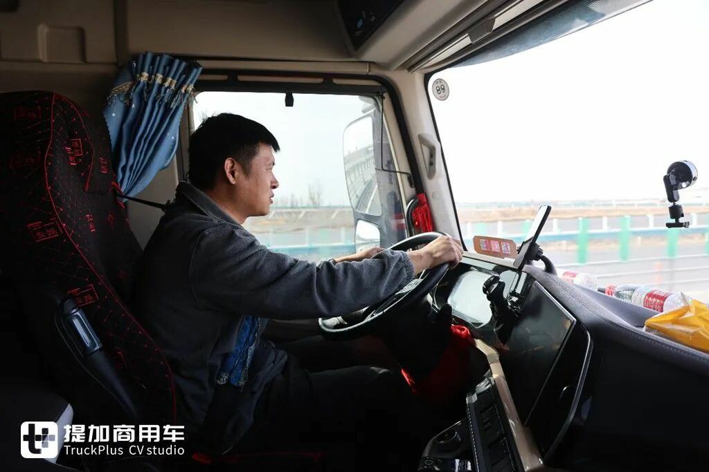 乘龙HK燃气牵引车穿越新疆，新疆各种极限路测下，它的表现如何？