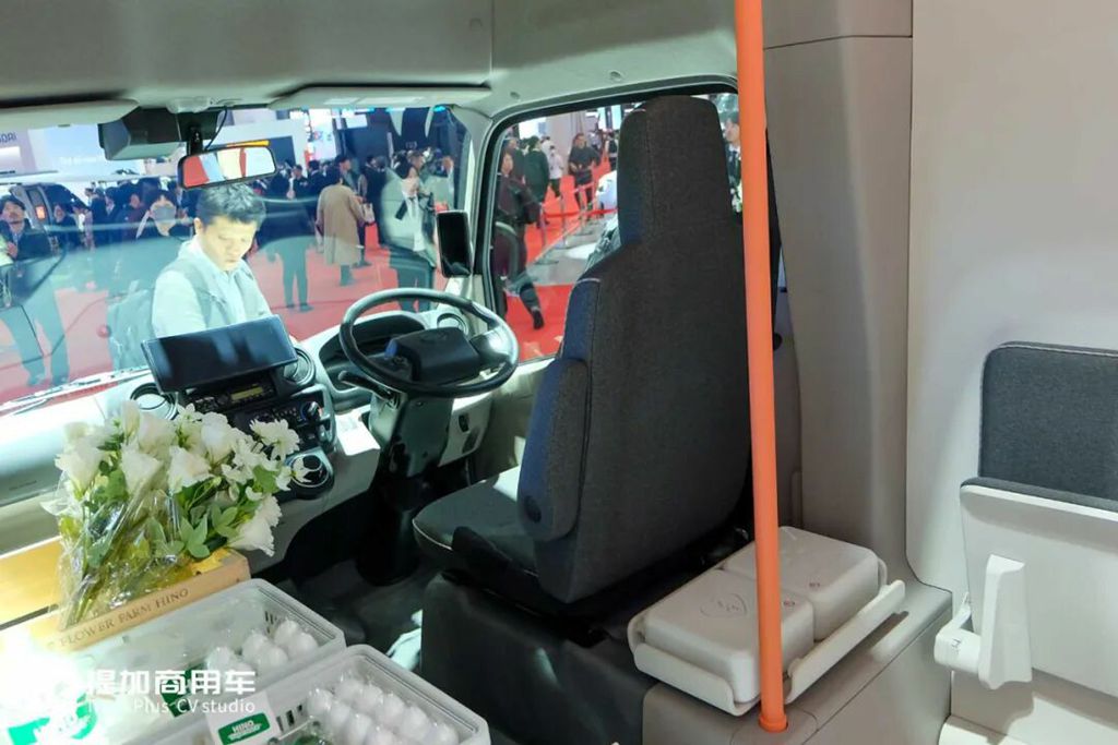 2025日本移动出行展｜达喀尔拉力赛车、新一代豪华巴士亮相，HINO日野现场展车实拍